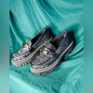 Black platform jacquard loafers